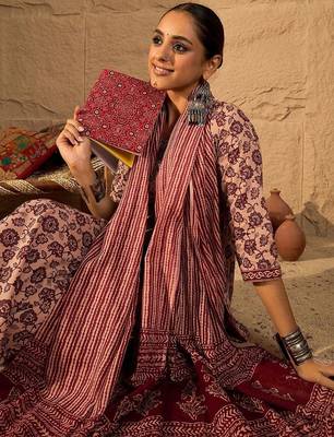 Women Floral Printed Regular Pure Cotton Kurta with Trousers & With Dupatta 7