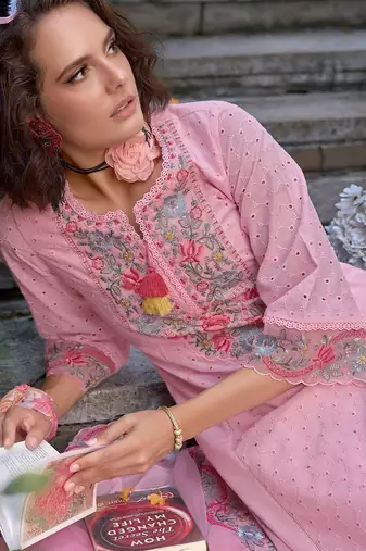 Women Floral Embroidered Regular Thread Work Pure Cotton Kurta with Trousers & With Dupatta