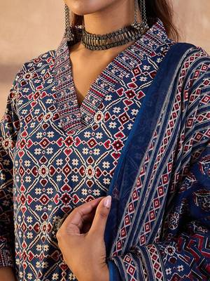 Women Printed Regular  Cotton Kurta with Trousers & With Dupatta 2