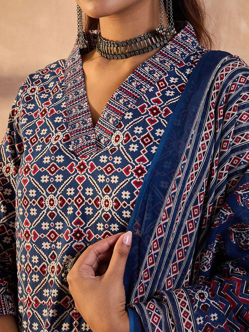 Women Printed Regular  Cotton Kurta with Trousers & With Dupatta