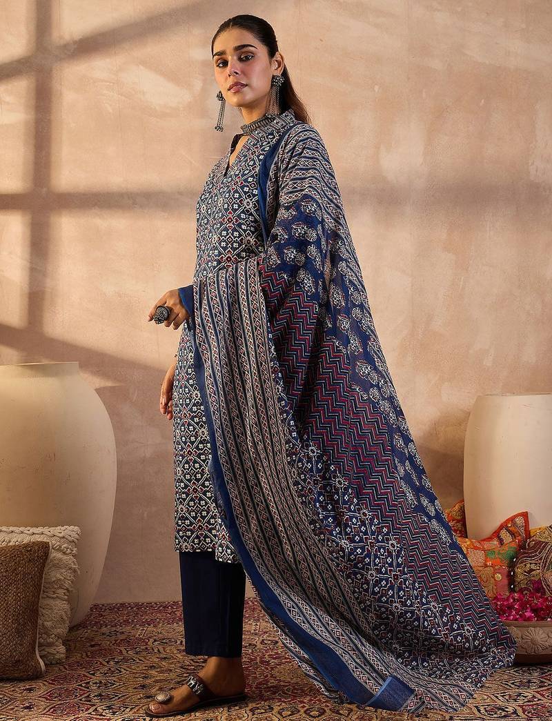 Women Printed Regular  Cotton Kurta with Trousers & With Dupatta