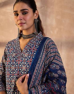 Women Printed Regular  Cotton Kurta with Trousers & With Dupatta 7