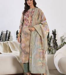 Women Floral Printed Regular Thread Work Chanderi Silk Kurta with Trousers & With Dupatta