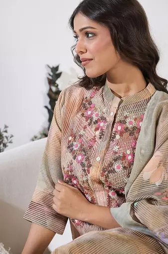 Women Floral Printed Regular Thread Work Chanderi Silk Kurta with Trousers & With Dupatta