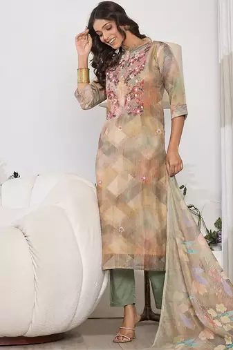 Women Floral Printed Regular Thread Work Chanderi Silk Kurta with Trousers & With Dupatta