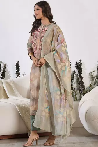 Women Floral Printed Regular Thread Work Chanderi Silk Kurta with Trousers & With Dupatta