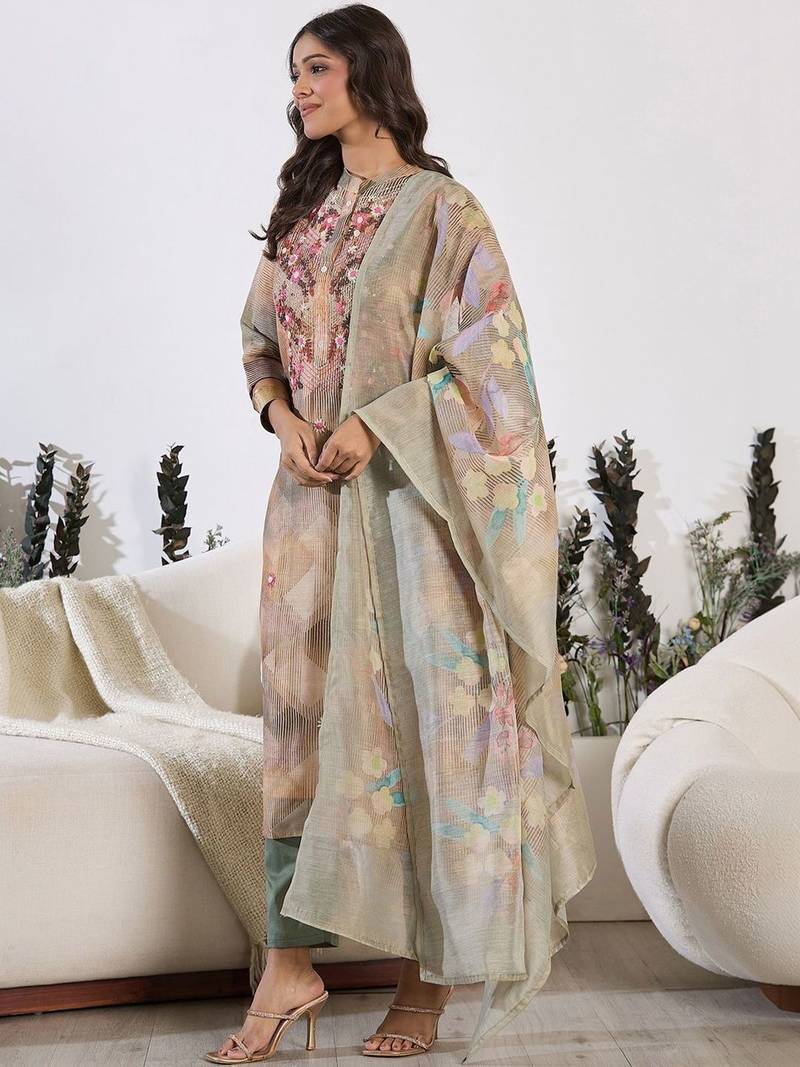 Women Floral Printed Regular Thread Work Chanderi Silk Kurta with Trousers & With Dupatta