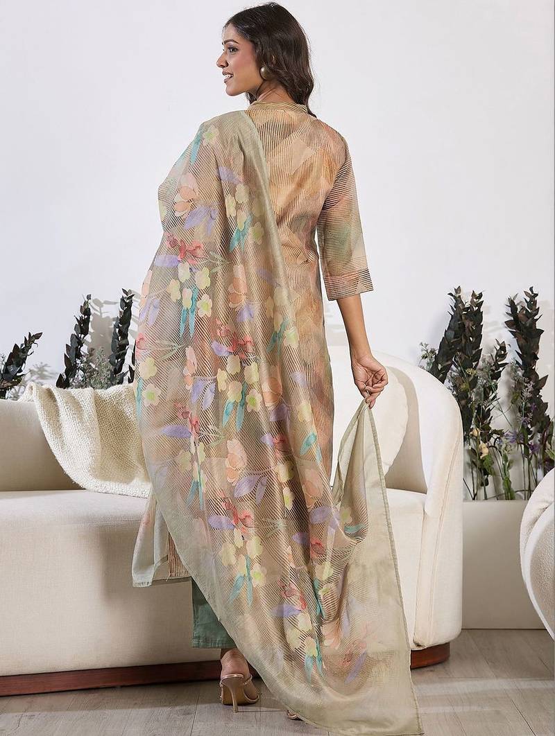 Women Floral Printed Regular Thread Work Chanderi Silk Kurta with Trousers & With Dupatta