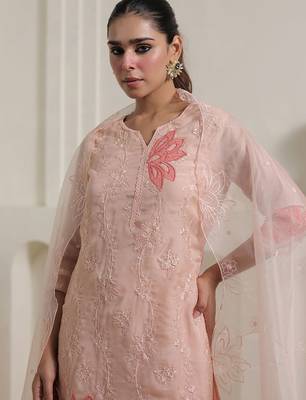 Floral Embroidered Thread Work Organza Straight Kurta With Trousers & Dupatta 2