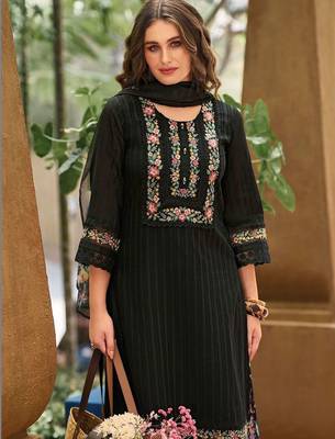 Women Floral Embroidered Regular Thread Work Linen Kurta with Trousers & With Dupatta 3