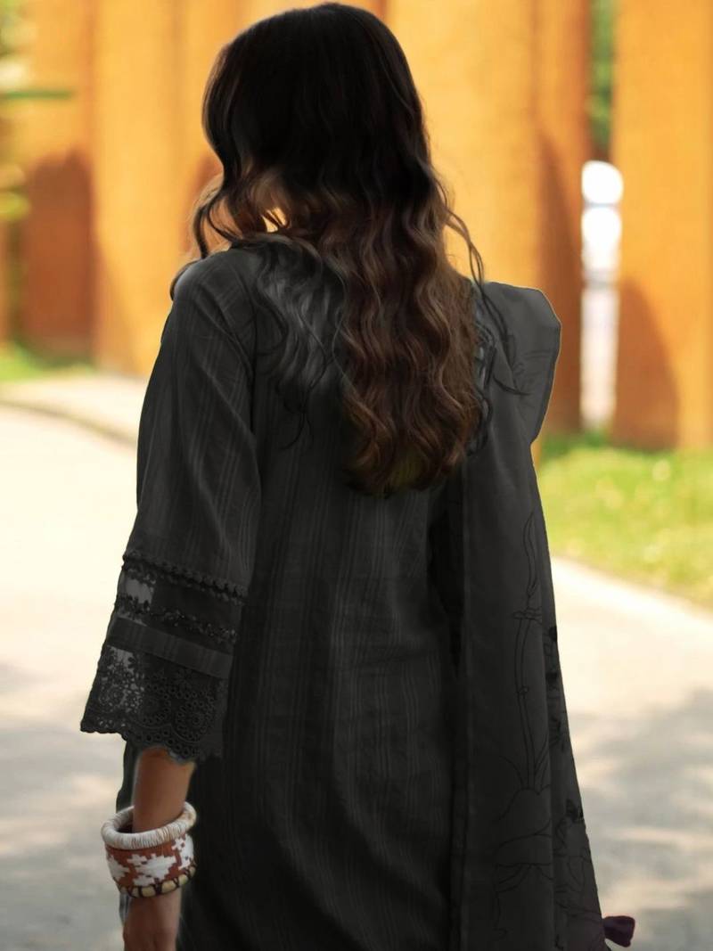Women Floral Embroidered Regular Thread Work Linen Kurta with Trousers & With Dupatta