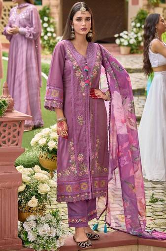 Women Floral Embroidered Panelled Thread Work Kurta with Trousers & With Dupatta