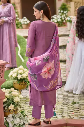 Women Floral Embroidered Panelled Thread Work Kurta with Trousers & With Dupatta