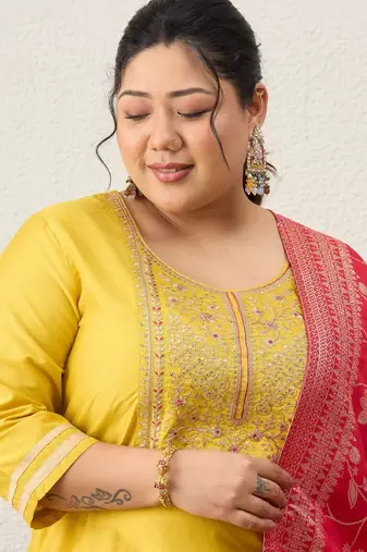 Plus Size Embroidered Regular Kurta with Trousers & With Dupatta