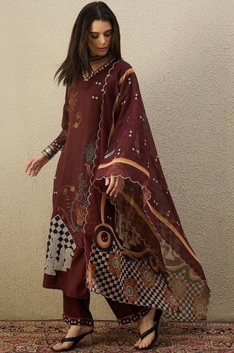 Women Ethnic Motifs Printed Regular Thread Work Kurta with Trousers & With Dupatta