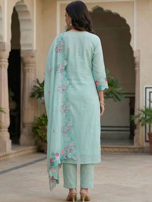 Women Floral Embroidered Regular Thread Work Pure Cotton Kurta with Trousers & With Dupatta 4