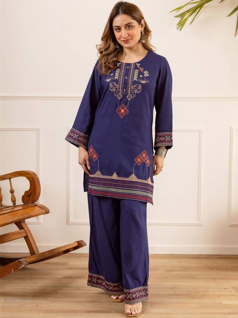 Women Ethnic Motifs Embroidered Regular Thread Work Kurta with Palazzos