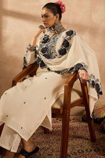Women Paisley Embroidered Regular Thread Work Pure Cotton Kurta with Trousers & With Dupatta