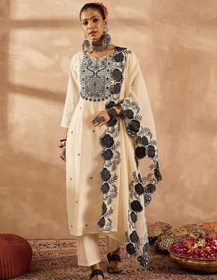 Women Paisley Embroidered Regular Thread Work Pure Cotton Kurta with Trousers & With Dupatta 2