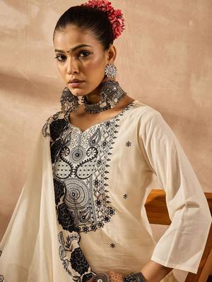 Women Paisley Embroidered Regular Thread Work Pure Cotton Kurta with Trousers & With Dupatta 3