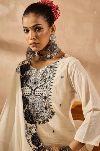 Women Paisley Embroidered Regular Thread Work Pure Cotton Kurta with Trousers & With Dupatta