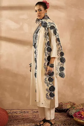 Women Paisley Embroidered Regular Thread Work Pure Cotton Kurta with Trousers & With Dupatta