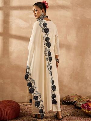 Women Paisley Embroidered Regular Thread Work Pure Cotton Kurta with Trousers & With Dupatta 5