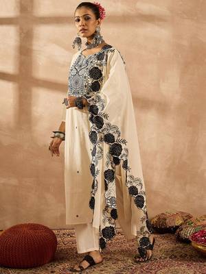 Women Paisley Embroidered Regular Thread Work Pure Cotton Kurta with Trousers & With Dupatta 6