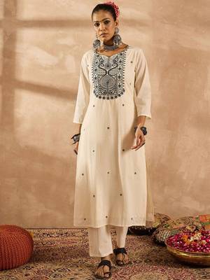 Women Paisley Embroidered Regular Thread Work Pure Cotton Kurta with Trousers & With Dupatta 7