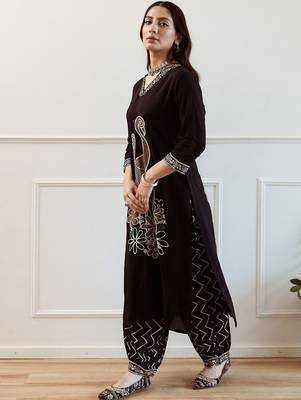 Women Embroidered Regular Beads and Stones Kurta with Trousers 4