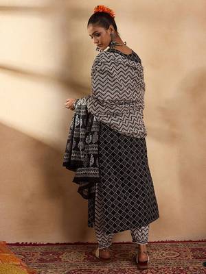 Printed Regular Pure Cotton Kurta with Salwar & Dupatta 5
