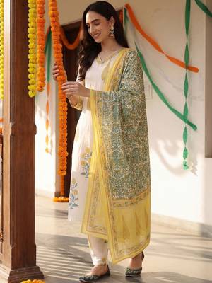 Women Floral Printed Regular Pure Cotton Kurta with Trousers & With Dupatta 2