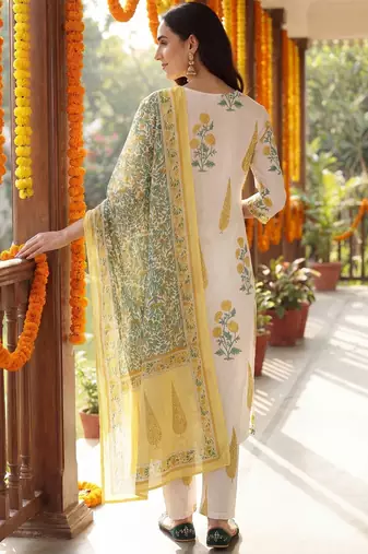 Women Floral Printed Regular Pure Cotton Kurta with Trousers & With Dupatta