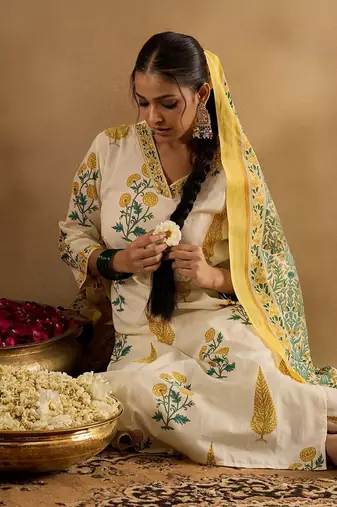 Women Floral Printed Regular Pure Cotton Kurta with Trousers & With Dupatta