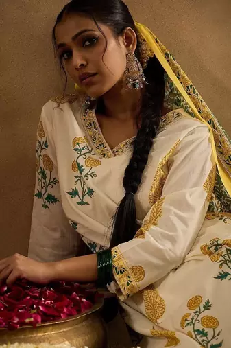 Women Floral Printed Regular Pure Cotton Kurta with Trousers & With Dupatta