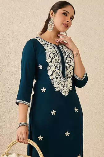 Women Floral Embroidered Regular Thread Work Kurta with Trousers