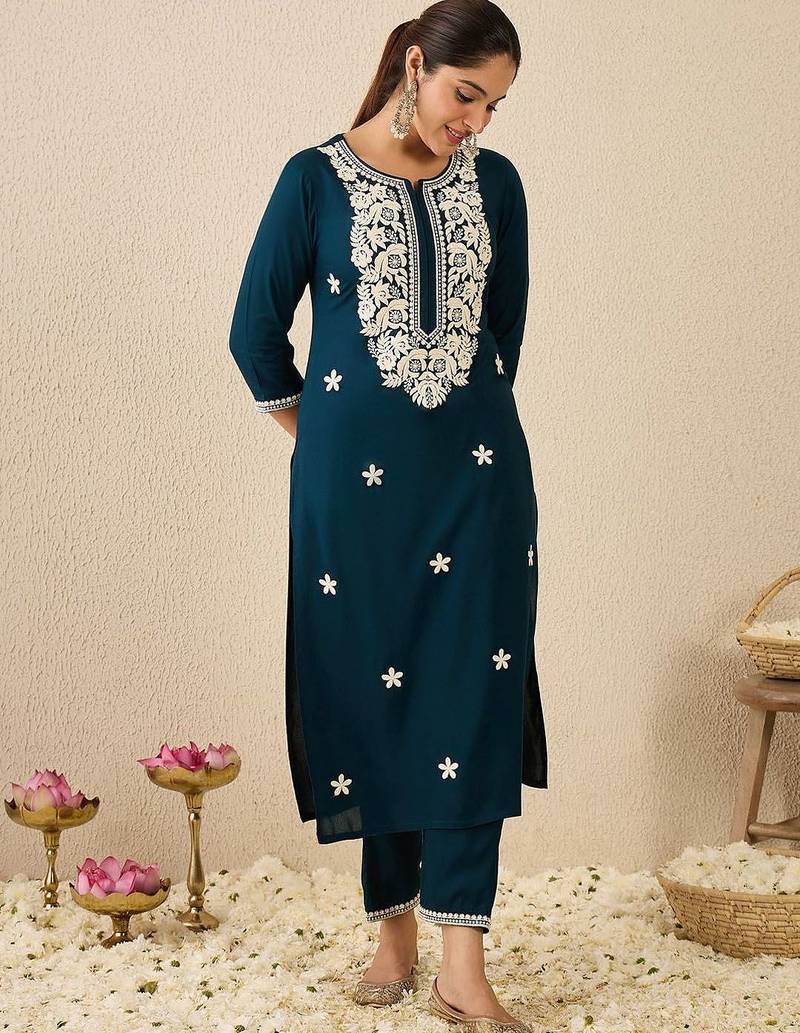 Women Floral Embroidered Regular Thread Work Kurta with Trousers