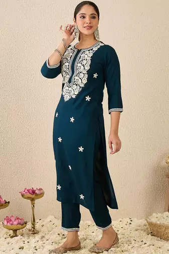 Women Floral Embroidered Regular Thread Work Kurta with Trousers