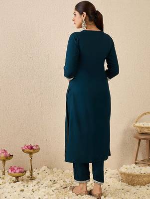 Women Floral Embroidered Regular Thread Work Kurta with Trousers 4