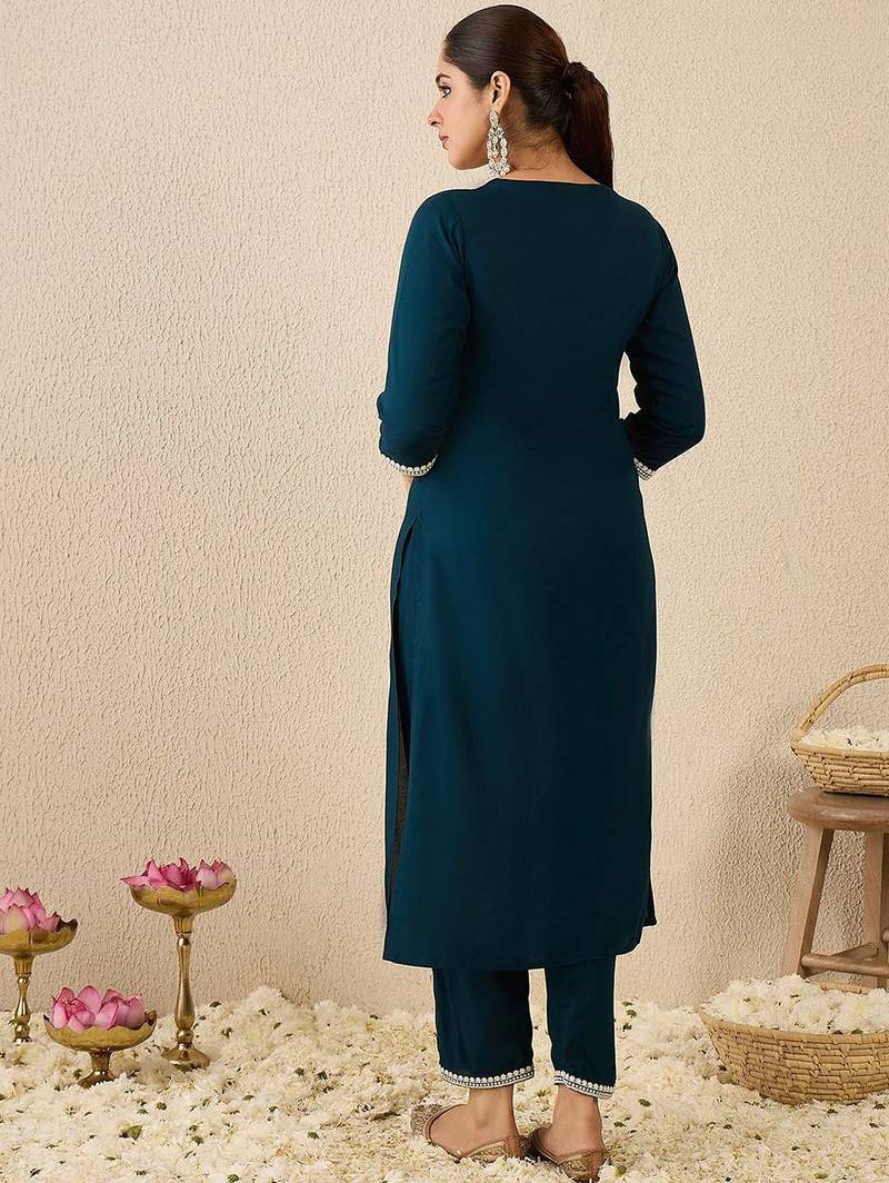 Women Floral Embroidered Regular Thread Work Kurta with Trousers