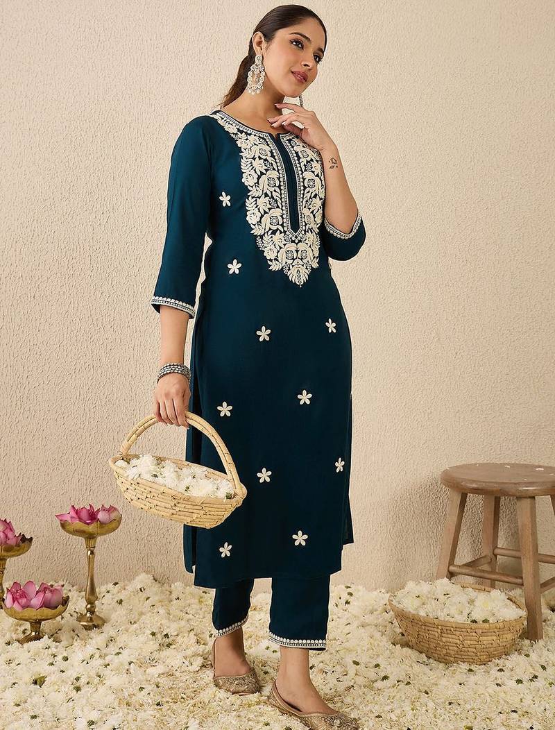 Women Floral Embroidered Regular Thread Work Kurta with Trousers