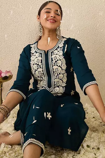 Women Floral Embroidered Regular Thread Work Kurta with Trousers
