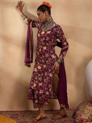 Floral Printed Straight Pure Cotton Kurta with Trousers & Dupatta 3