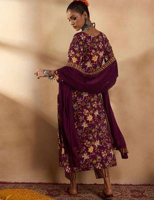 Floral Printed Straight Pure Cotton Kurta with Trousers & Dupatta 4