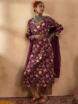 Floral Printed Straight Pure Cotton Kurta with Trousers & Dupatta 5