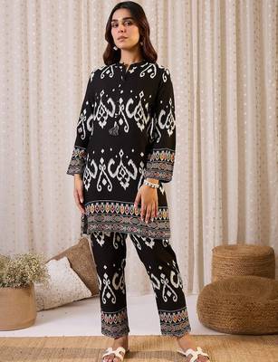 Ethnic Motifs Printed Straight Kurta With Trouser 1