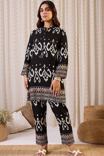 Ethnic Motifs Printed Straight Kurta With Trouser