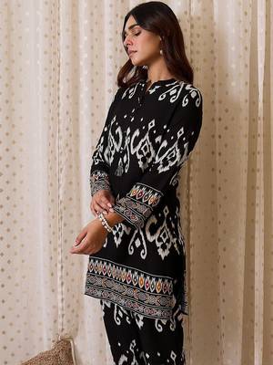 Ethnic Motifs Printed Straight Kurta With Trouser 2