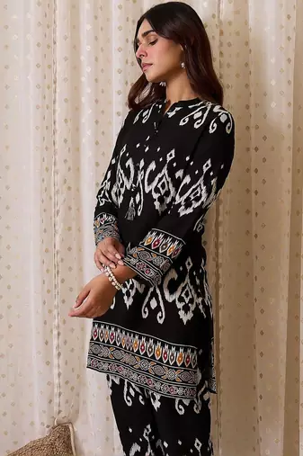 Ethnic Motifs Printed Straight Kurta With Trouser