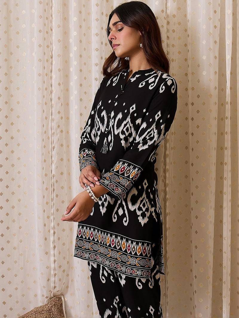 Ethnic Motifs Printed Straight Kurta With Trouser